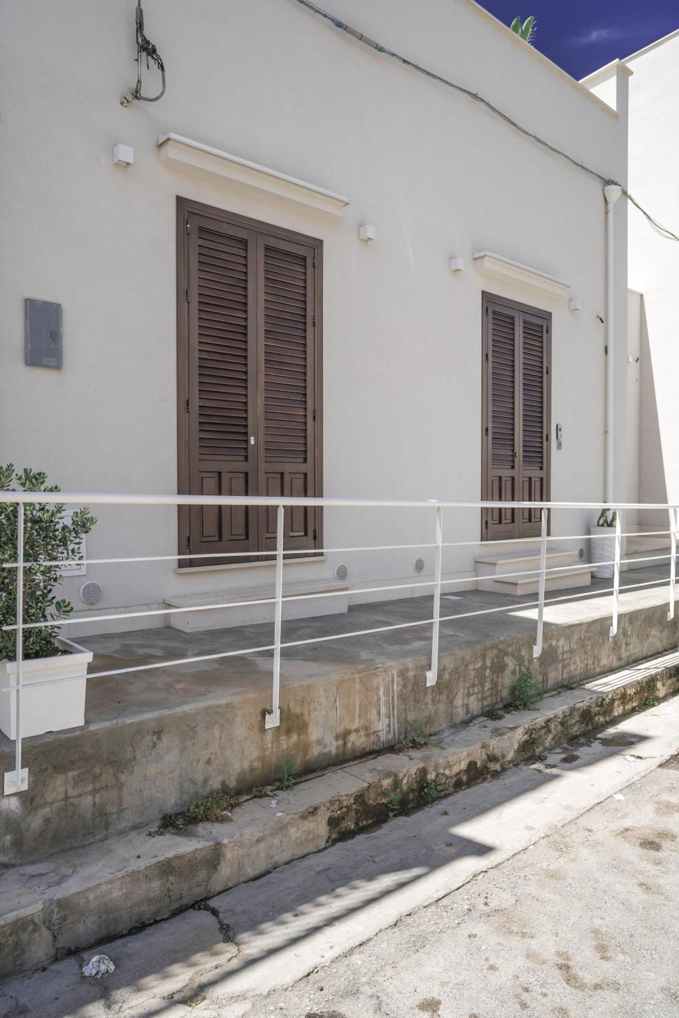Casa Azzurra Rooms E Apartment 泰拉西尼 外观 照片