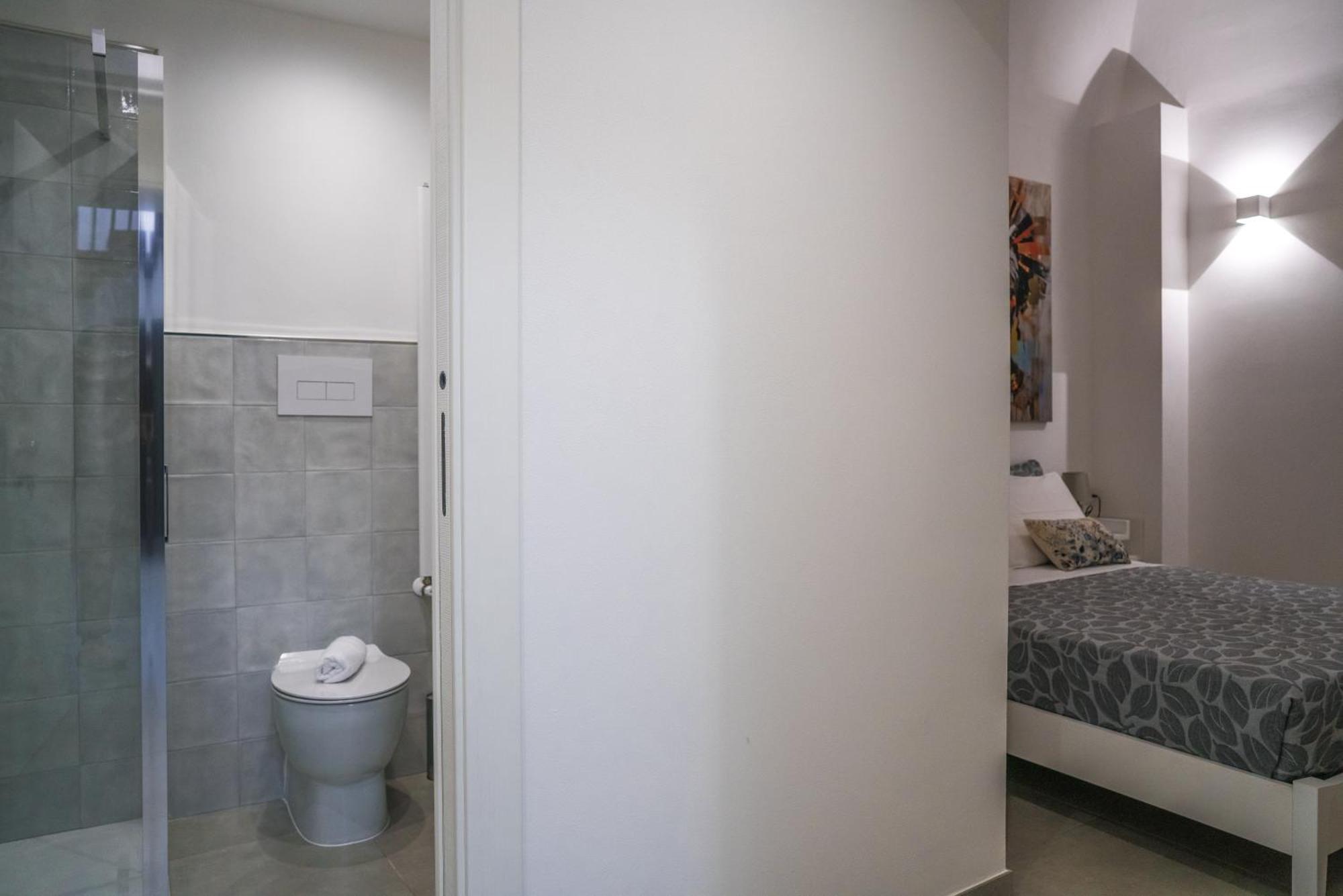 Casa Azzurra Rooms E Apartment 泰拉西尼 外观 照片
