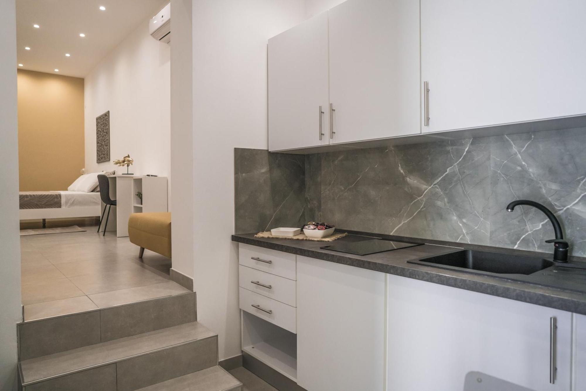 Casa Azzurra Rooms E Apartment 泰拉西尼 外观 照片