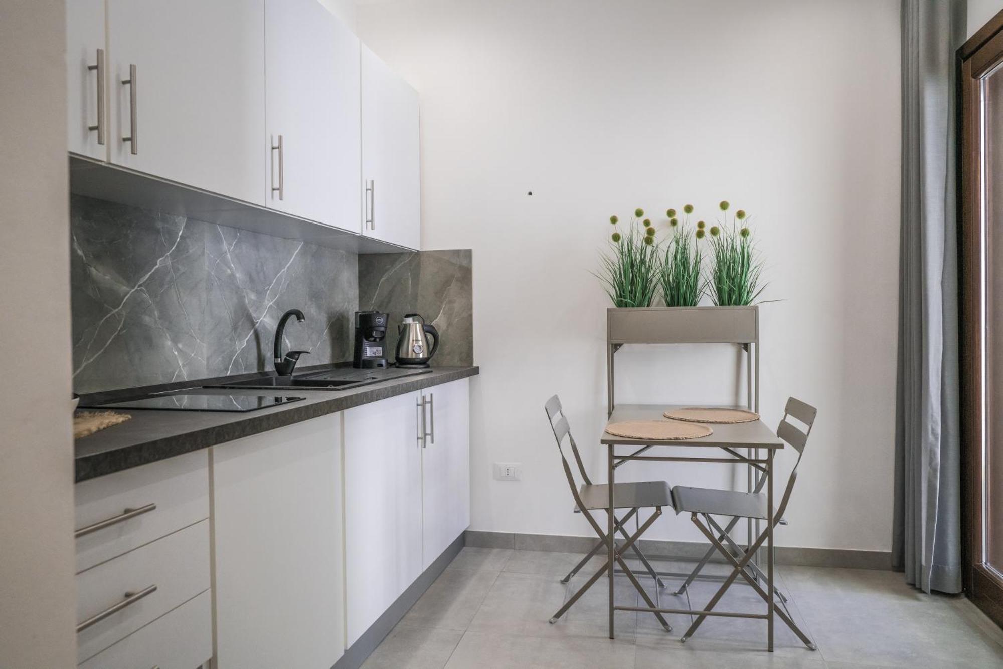 Casa Azzurra Rooms E Apartment 泰拉西尼 外观 照片