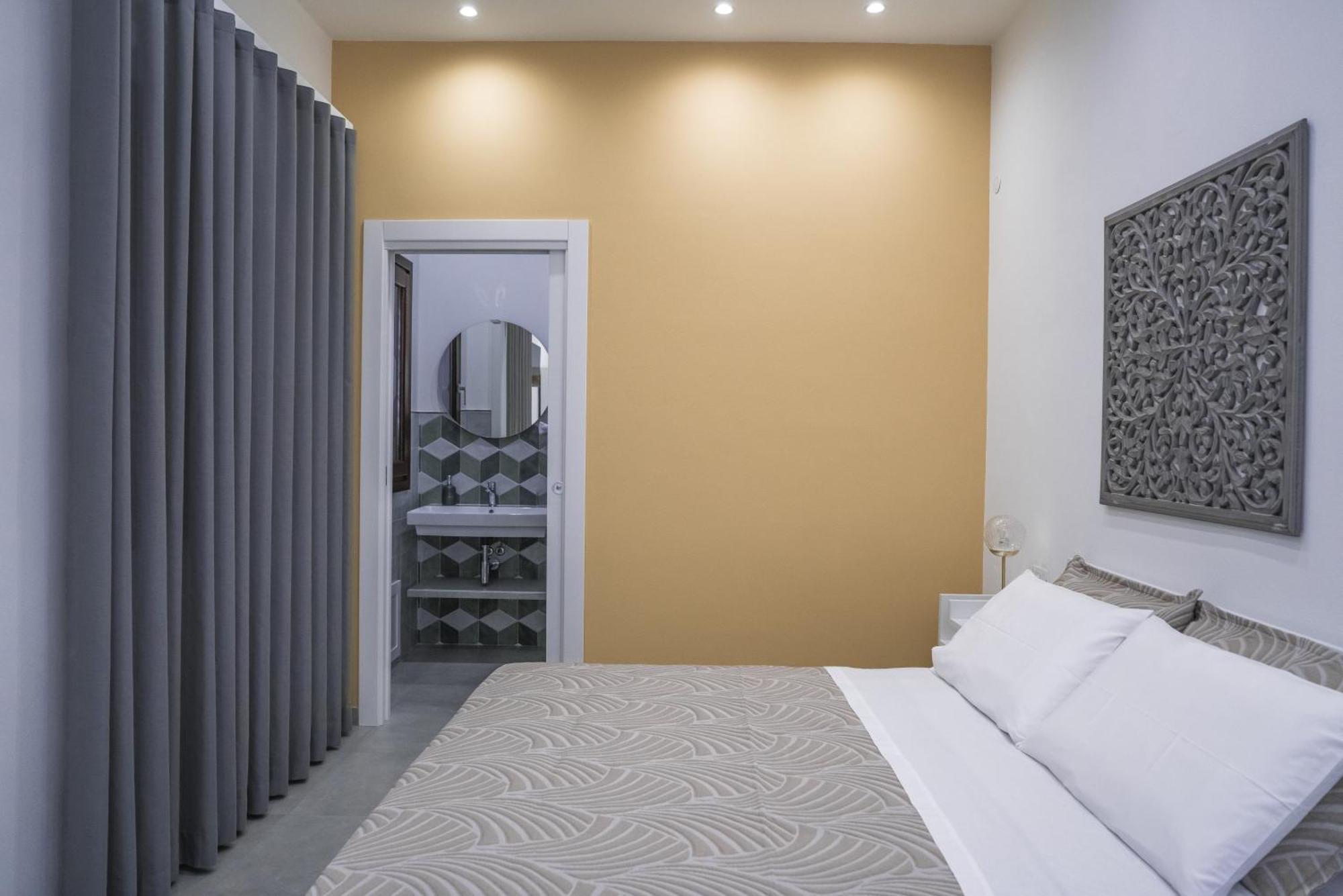 Casa Azzurra Rooms E Apartment 泰拉西尼 外观 照片