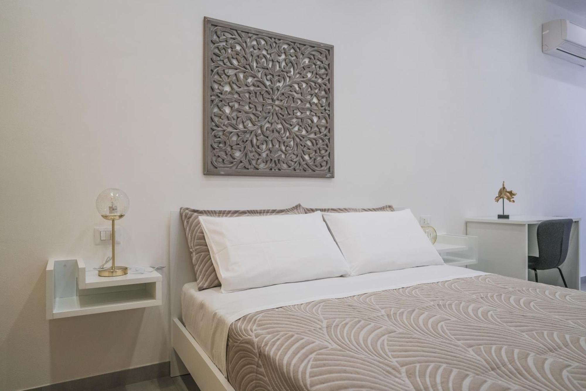 Casa Azzurra Rooms E Apartment 泰拉西尼 外观 照片