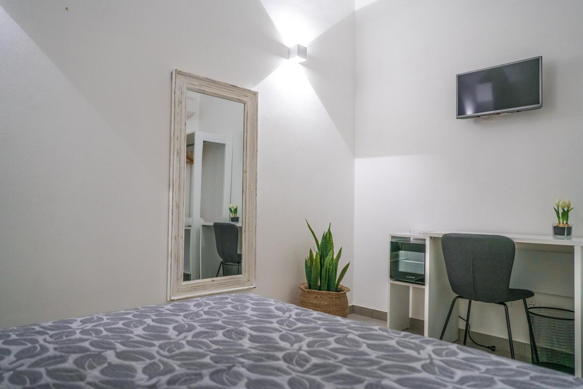 Casa Azzurra Rooms E Apartment 泰拉西尼 外观 照片