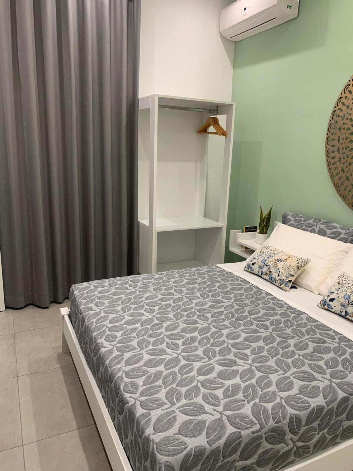 Casa Azzurra Rooms E Apartment 泰拉西尼 外观 照片