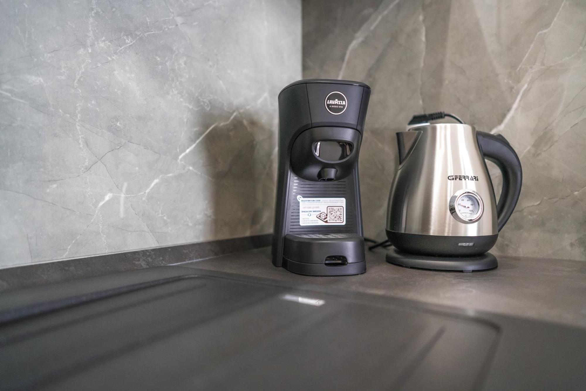 Casa Azzurra Rooms E Apartment 泰拉西尼 外观 照片